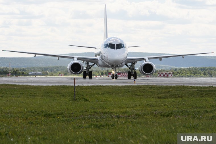 Sukhoi Superjet, по одной из версий, совершил жесткую посадку в Анталье из-за неопытности пилота