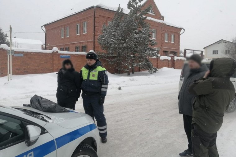 При осмотре у пешехода обнаружили нож, топор и героин