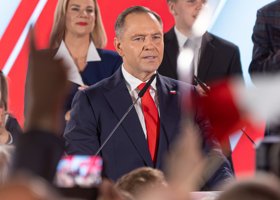 Жесткая позиция по Украине и объявление в розыск в РФ: кто такой новый президент Польши Навроцкий