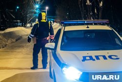 Водитель едва не задавил инспектора ГИБДД 