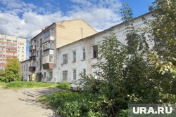 В центре Кургана неизвестные украли батареи и окна из аварийного дома под снос