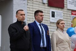 Шумков поздравил школьников