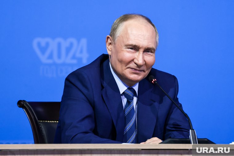 Путин заявил, что каждый день занимается в зале или плаванием