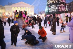 В каникулы можно всей семьей покататься с горки