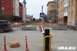 Большегруз ушел под землю на улице Ленина, которую капитально ремонтируют