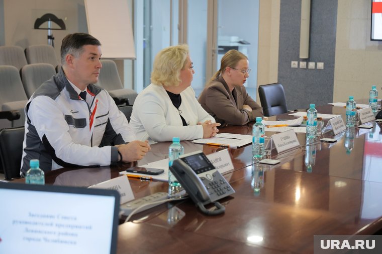 Евгений Губанов принял участие в заседании Совета руководителей района