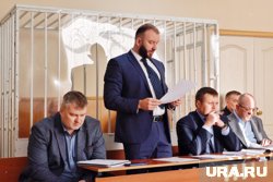 Адвокат Дмитрий Половников просит снять наручники с подсудимого