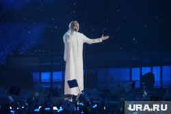 Певец исполнил русскую песню вне конкурса