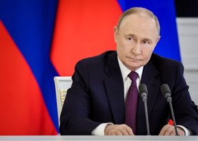 «Чем больше зарплата у людей, тем лучше»: главные заявления Путина на ВЭФ про экономику России
