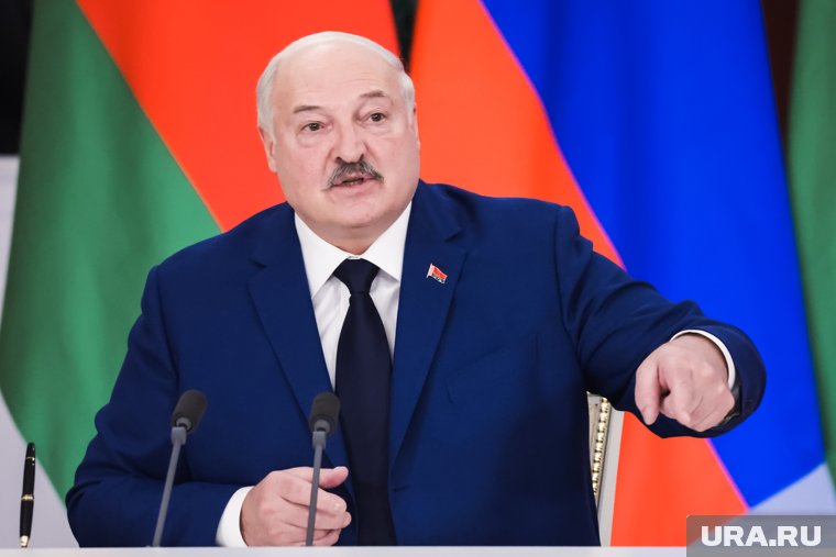 Лукашенко отметил, что вокруг Белоруссии много внешних угроз