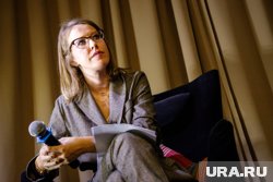 Табличка провисела на фасаде совсем недолго