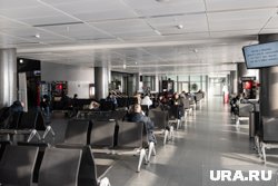 Застрявшие пассажиры могут обратиться и в транспортную прокуратуру, и в Росавиацию, сообщила Бондаренко