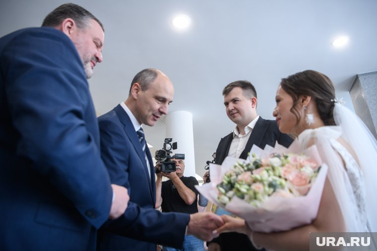 Паслер и Котяков спросили у пары, сколько детей молодые планируют