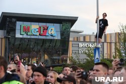 Екатеринбуржцы собрались в ожидании звездных хедлайнеров