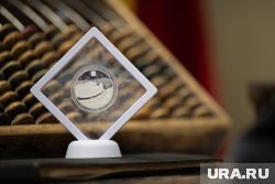 Серебряные монеты находятся в специальных защитных капсулах