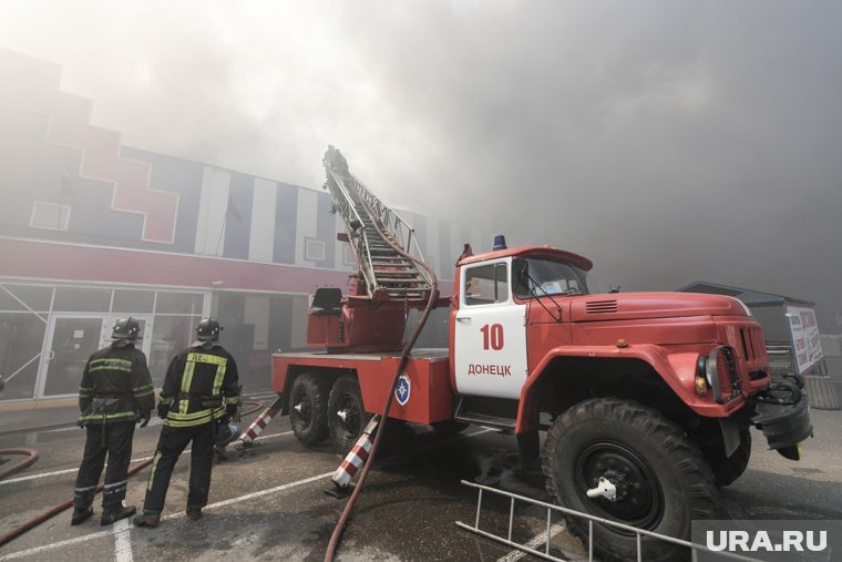 Пожар произошел в бургерной внутри торгового центра