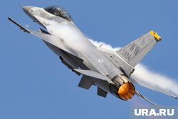 США будут обучать управлению F-16 молодых курсантов, пишет WSJ