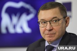 Якушев в Ханты-Мансийске вручил 14-тысячную карту жене участника СВО