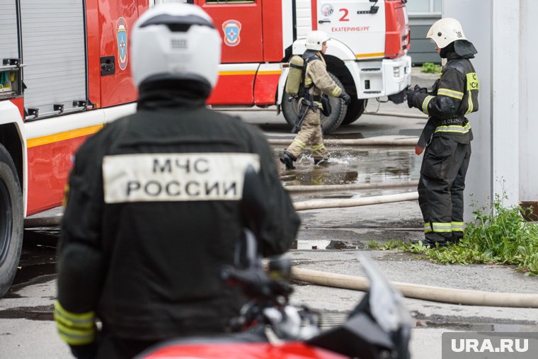 В пожаре пострадало 15 гаражей