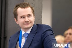 Университет поздравил Плотникова с защитой диссертации 