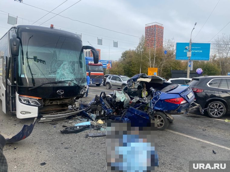 На момент инцидента в салоне автобуса находились 15 пассажиров