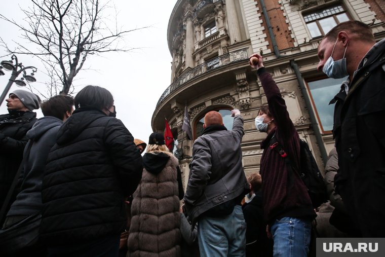 В результате протестов в Абхазии в больницу доставлены восемь человек