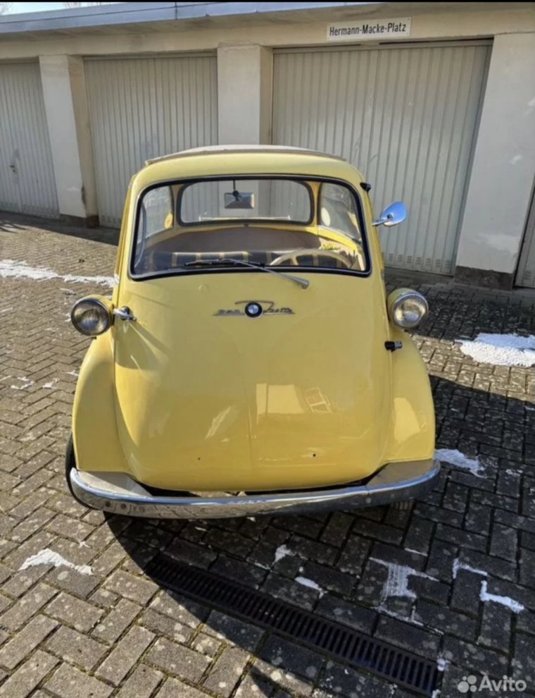 Вид BMW Isetta 300 спереди