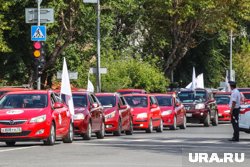 Парад красных машин - ежегодное мероприятие на День города 