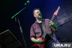 Одним из самых главных хобби Пушного является игра на гитаре 