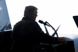 Президент Трамп прибыл на прощание с Чарли Кирком