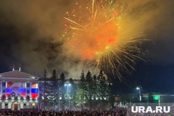 В Кургане запустили праздничный салют на 9 Мая