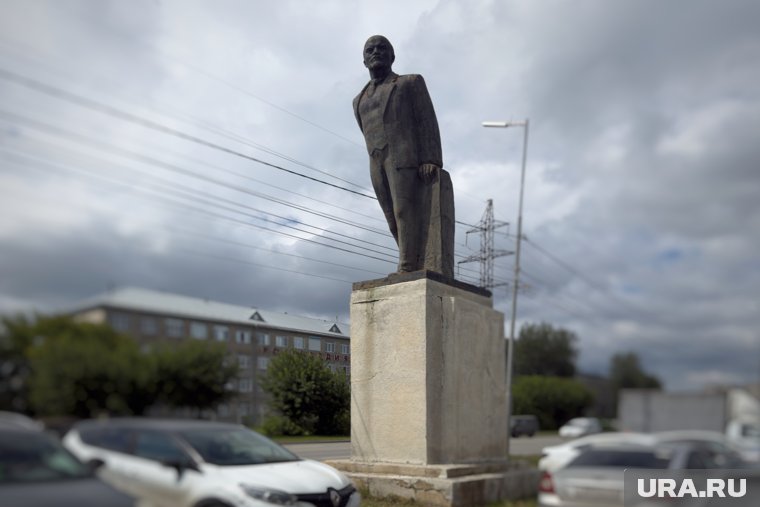 Памятник Ленину раньше стоял в центре города