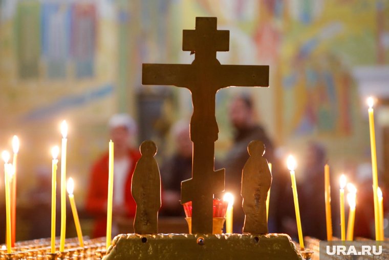 В Воздвижение верующие соблюдают строгий пост и посещают храм