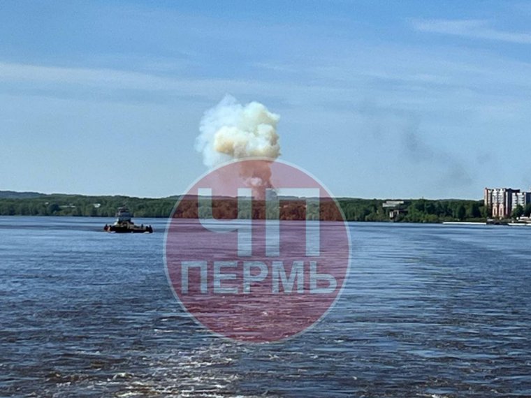 Стол дыма был виден из далека