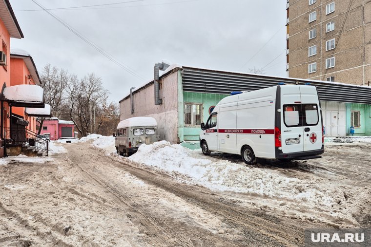 Сотрудники скорой жалуются на зарплату и условия труда