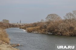 Мост закрыт до окончания паводка (архивное фото)