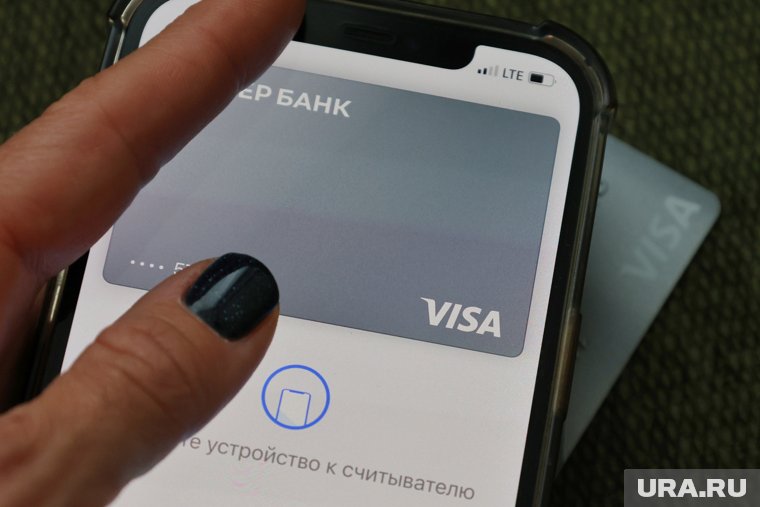 О неизвестных поступлениях на карту нужно сразу же сообщить в чат онлайн-банка