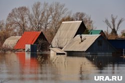 В ХМАО начало затапливать дачные участки из-за паводка