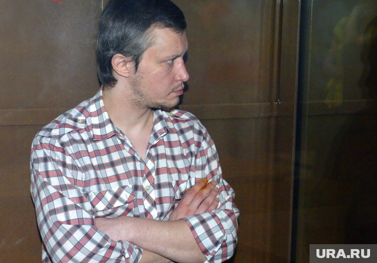 Александр Пичушкин, обвиняемый в 52-х убийствах, перед началом судебного заседания в здании Мосгорсуда