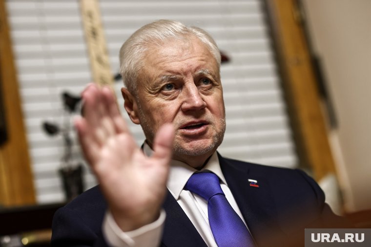 Миронов предложил ограничить потолок зарплат для сотрудников госсектора