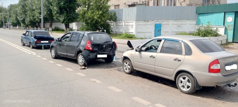 Авария недалеко от ТЦ «Гипер Сити»