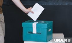 Слон «Новых людей» на самокате доставил документы кандидатов в курганский избирком