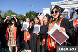 На выпускной костюм в этом году родители детей потратят до 12 тысячи рублей