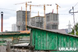 Под изъятие попадает несколько участков, частный до и административные здания 