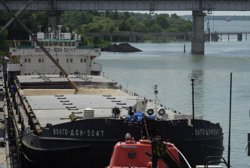 Сухогруз уже неделю дрейфует в открытом океане