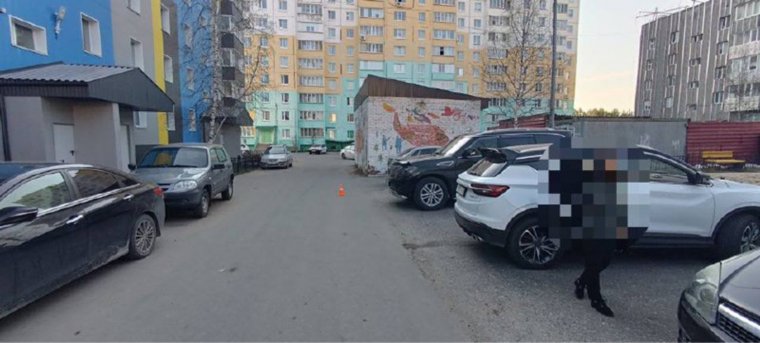 Девочку сбила машина во дворе в Ноябрьске