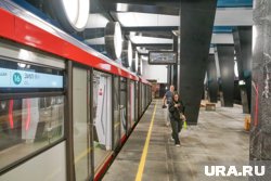Человек на путях метро замедлил движение поездов в Москве