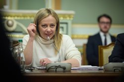 Предложение Мелони сводится о коллективной обороне по типу НАТО, но без приема Украины в альянс