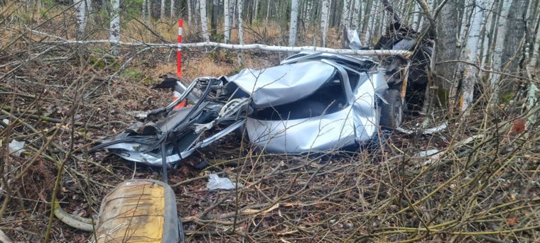 Автомобиль буквально расплющило