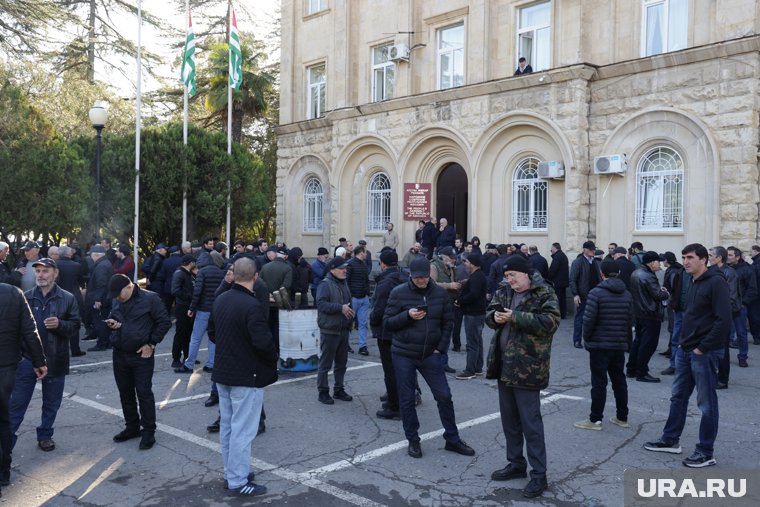 В Сухуме пострадали 14 человек в связи с протестами